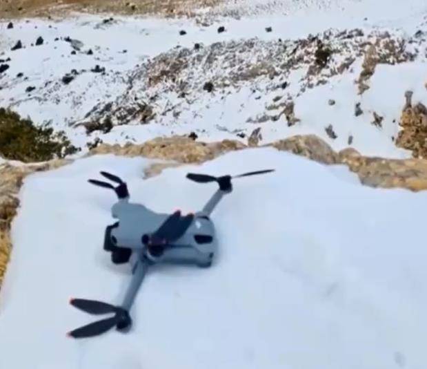 土耳其老鹰空中抓走无人机<strong></p>
<p>股票大盘</strong>，带上山顶“玩自拍”