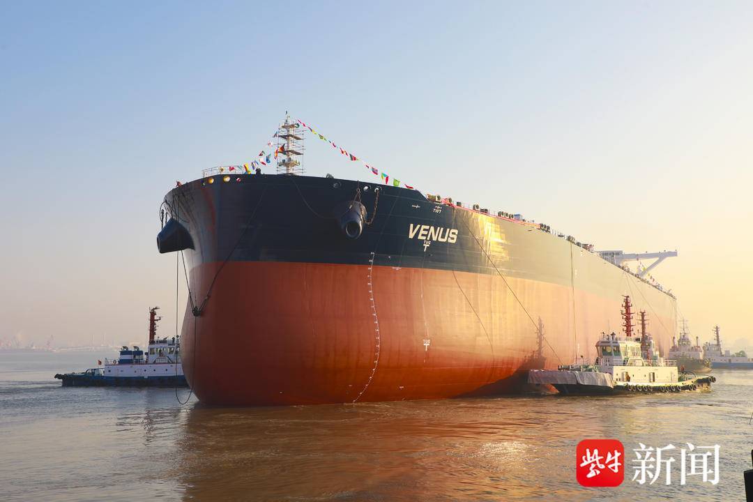 长332.9米<strong></p>
<p>好想你股票</strong>，宽60米开门红！镇江史上最大新造船顺利出坞拖带