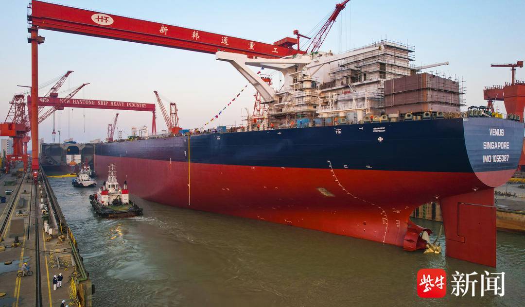 长332.9米<strong></p>
<p>好想你股票</strong>，宽60米开门红！镇江史上最大新造船顺利出坞拖带