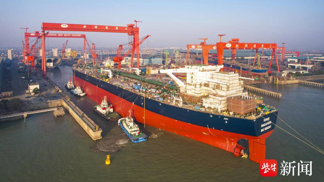 长332.9米<strong></p>
<p>好想你股票</strong>，宽60米开门红！镇江史上最大新造船顺利出坞拖带