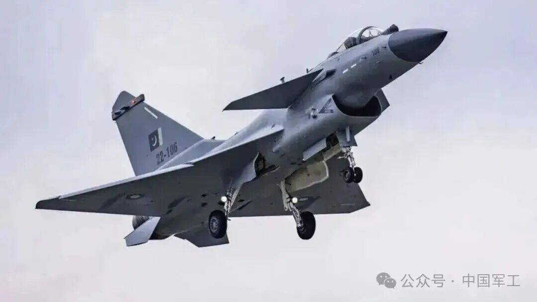 官方披露：去年5月，我国外销型战机歼10CE，在空战中一举击落多架战机，自己无一损失