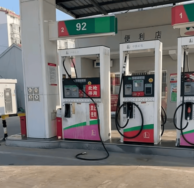 司机加完油未拔油枪驾车离开<strong></p>
<p>通达信股票</strong>，油枪被拉断，加油站：断裂油枪已修复，未要求赔偿