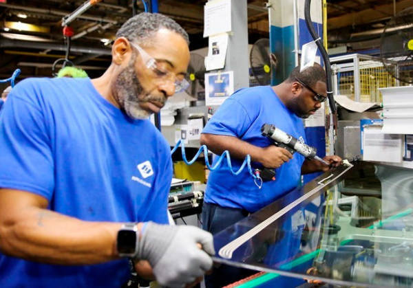 美媒炒作：中国玻璃巨头福耀反客为主，重创美国本土对手