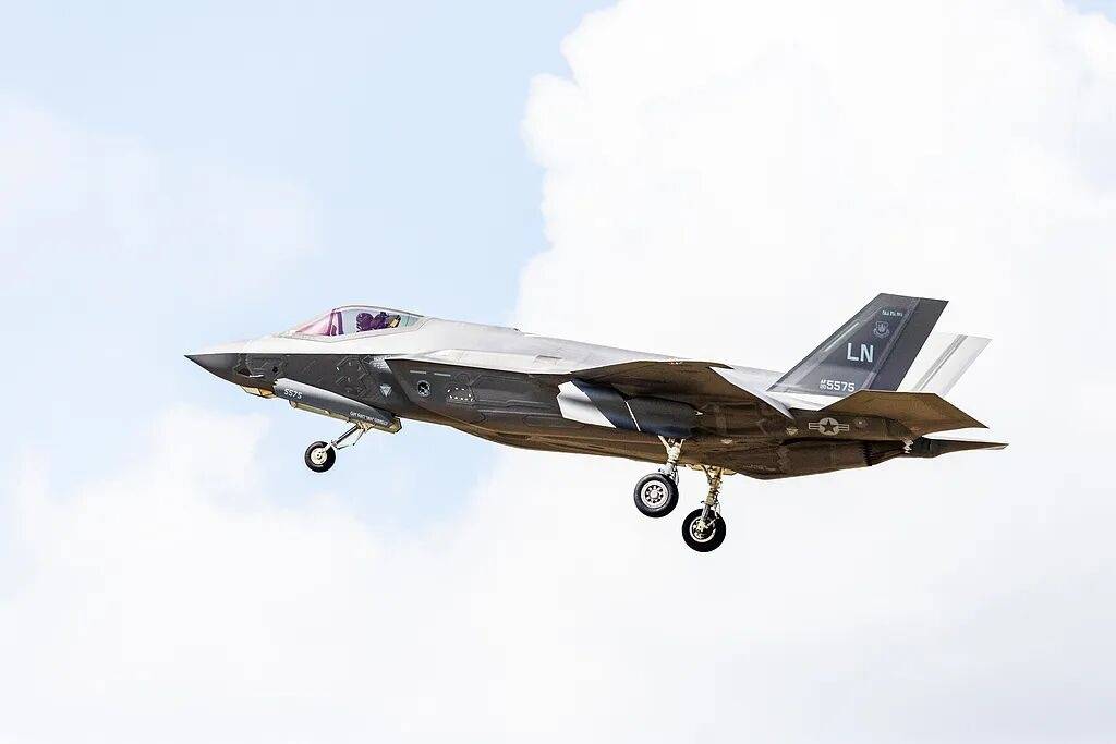 美军最大航母“福特”号停靠希腊<strong></p>
<p>同花顺炒股票</strong>，650个厕所坏了近9成，舰员上厕所排队要四五十分钟